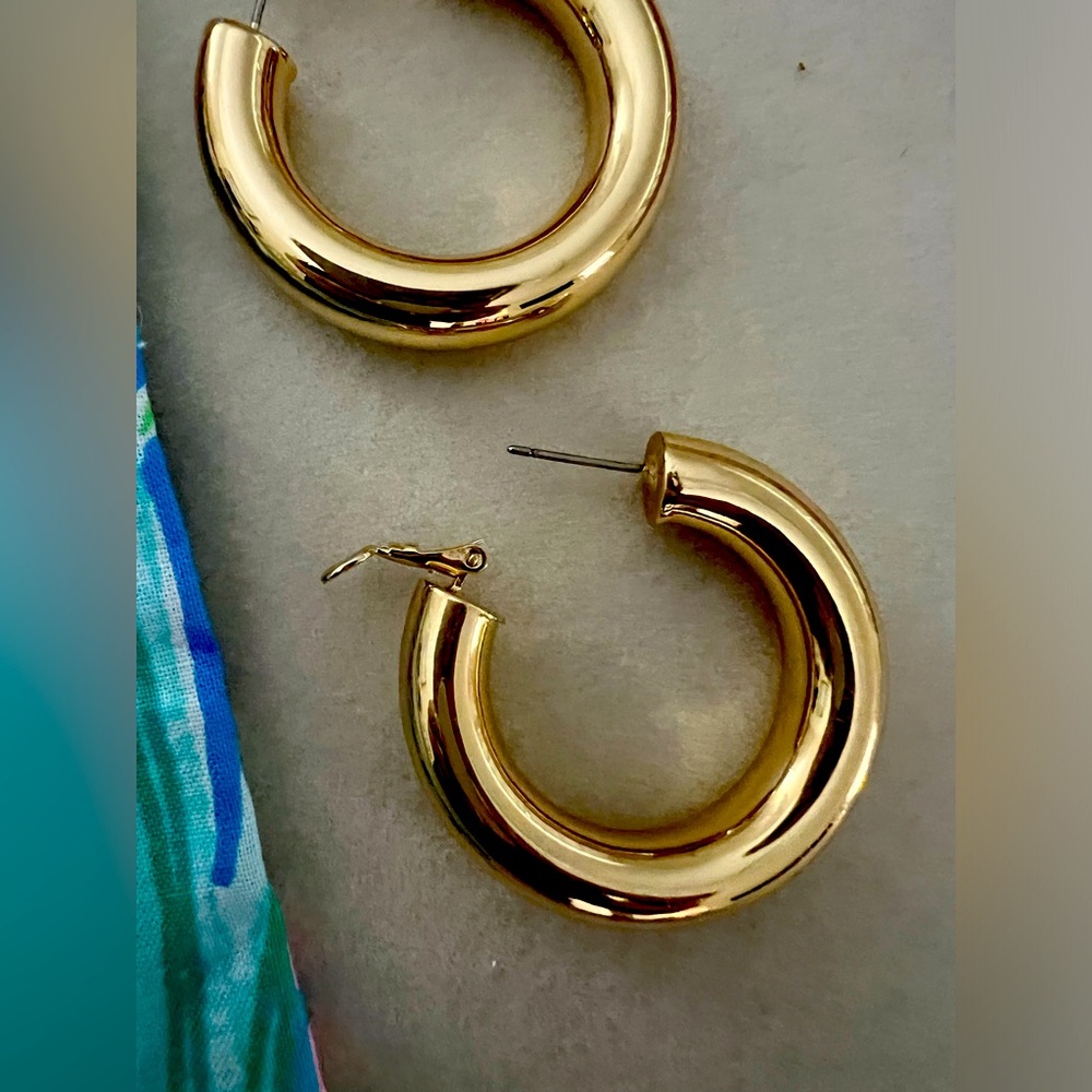 Gold. Hoops. Lilly Pulitzer.